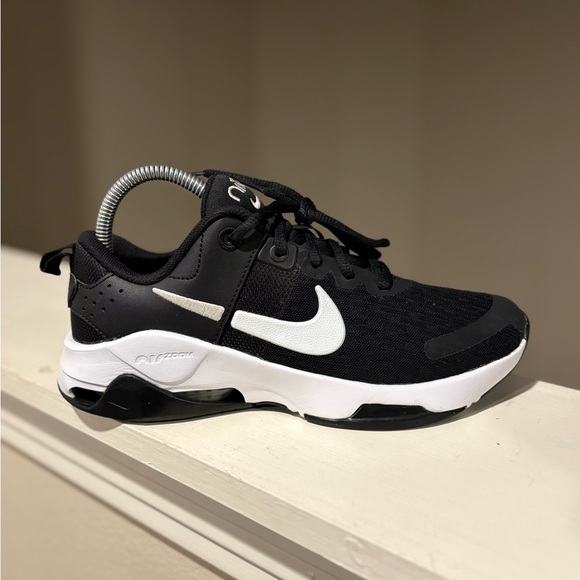 Nike Zoom Bella 6 Training Gym Sneaker DR5720-001 Women Size US 7 Black/White - Picture 5 of 9